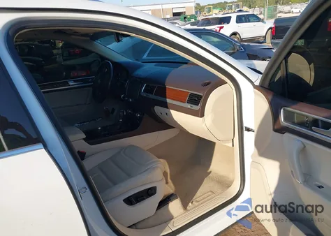 2015 Volkswagen Touareg V6 Lux from USA, damaged, VIN WVGEF9BP0FD002900